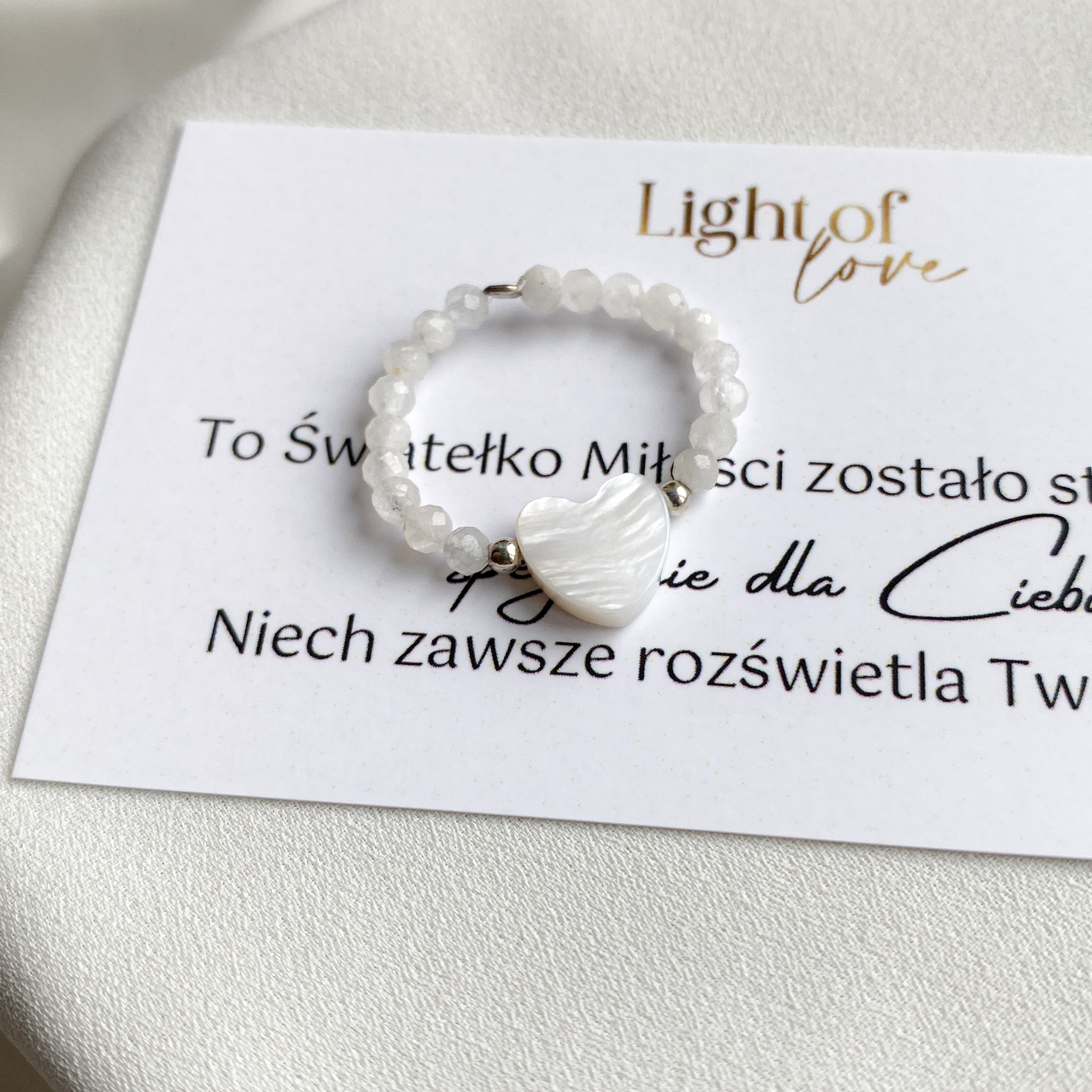 Pierścionek z kamieniem księżycowym i muszlą - obrazek 3